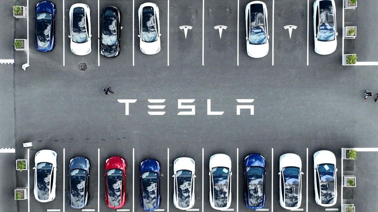 Tesla potrebbe licenziare 28.000 dipendenti