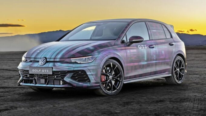 Nuova Volkswagen Golf GTI Clubsport: prime immagini della sportiva tedesca [TEASER]