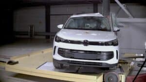 Volkswagen Tiguan, Renault Scenic e Zeekr 001 ottengono 5 stelle nei crash test Euro NCAP [VIDEO]