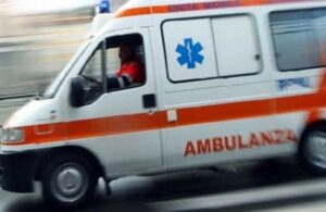 Piacenza, camion che trasporta acido travolge un’auto nell’area di servizio in A21: un morto e sette intossicati