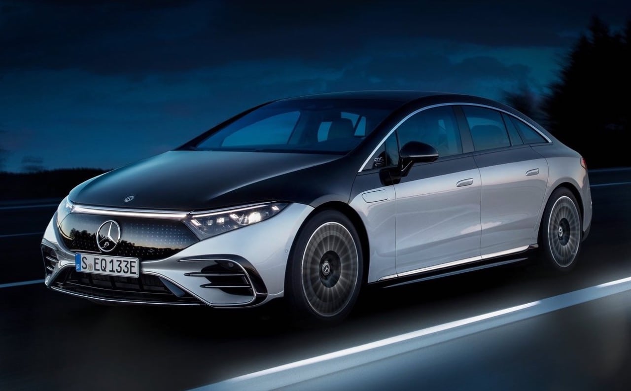 Mercedes EQS - Foto ufficiale by night