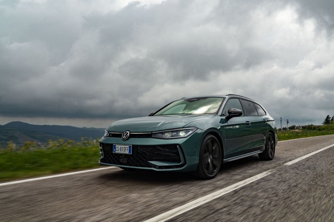 Volkswagen Passat 2024 - In strada