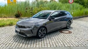 Opel Astra Sports Tourer 2024: caratteristiche e una gamma motori per tutti i gusti