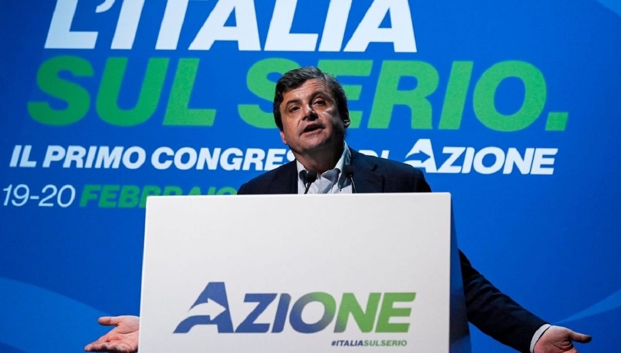 Anche Azione di Calenda chiede di rivedere il passaggio alle auto elettriche