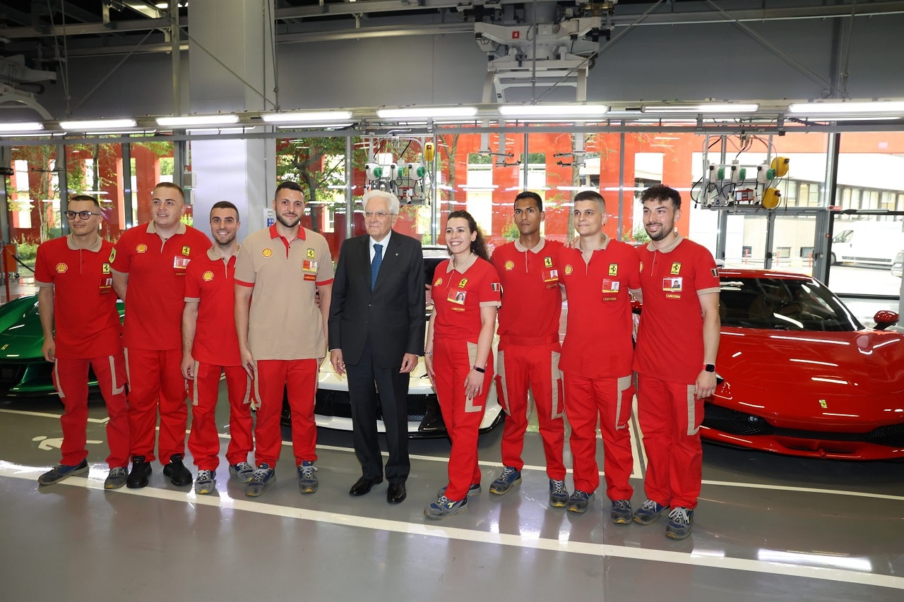 Ferrari: Sergio Mattarella visita il nuovo e-building [VIDEO]