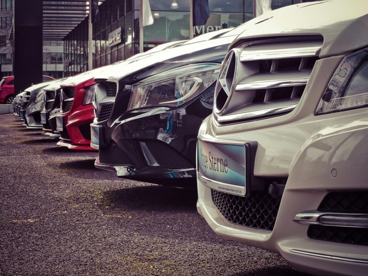 Incentivi auto 2024: ci sono ancora 300 milioni, ma non per le auto elettriche