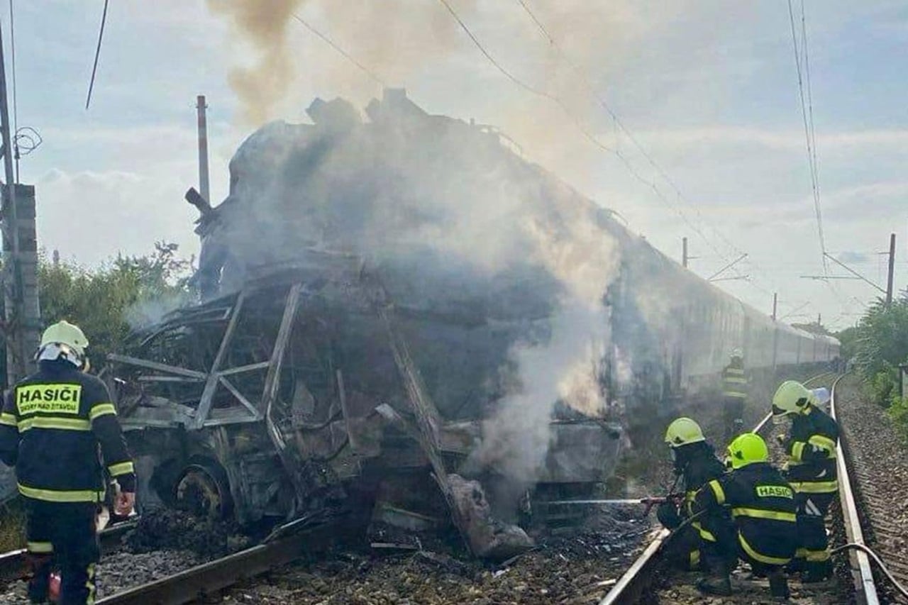 Slovacchia: scontro tra treno e bus, 7 morti