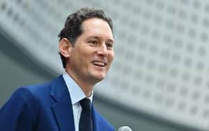 Stellantis, John Elkann: “Siamo gruppo internazionale, non comanda la Francia”