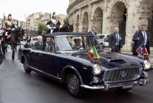 Festa della Repubblica: Sergio Mattarella a bordo della Lancia Flaminia Presidenziale