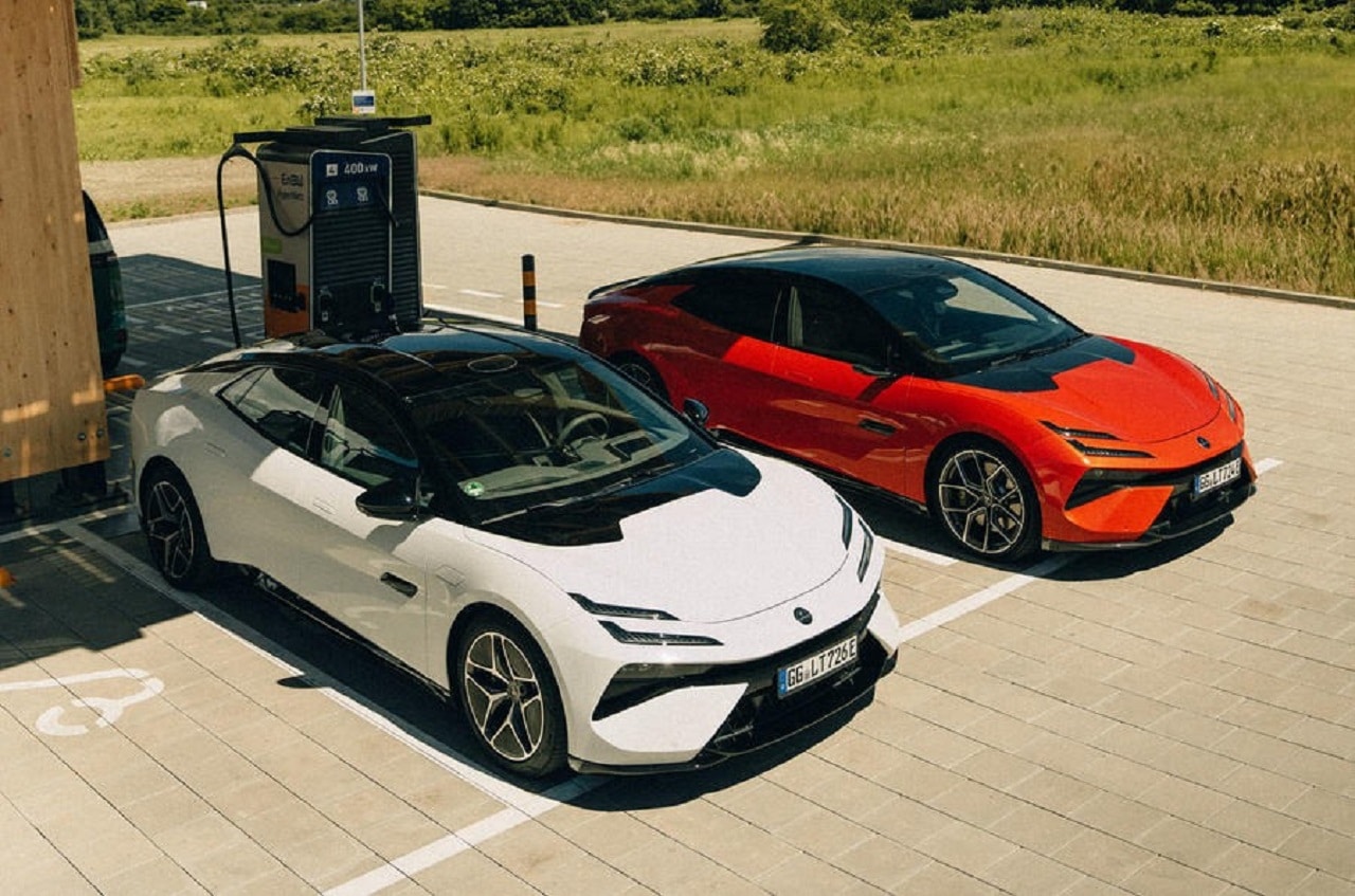 Lotus Emeya supera la Porsche Taycan e diventa l’auto elettrica con la ricarica più veloce