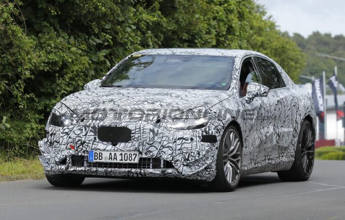 Mercedes-AMG Classe C EV - Foto spia 19-06-2024