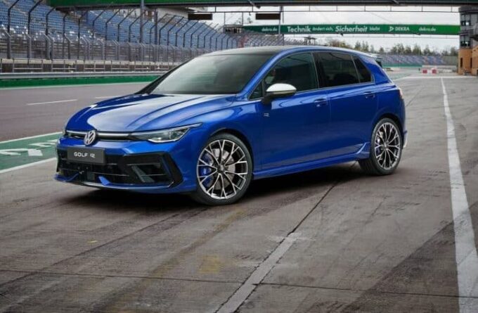 Volkswagen Golf R 2024: la sportiva tedesca si fa più potente e digitale [FOTO]