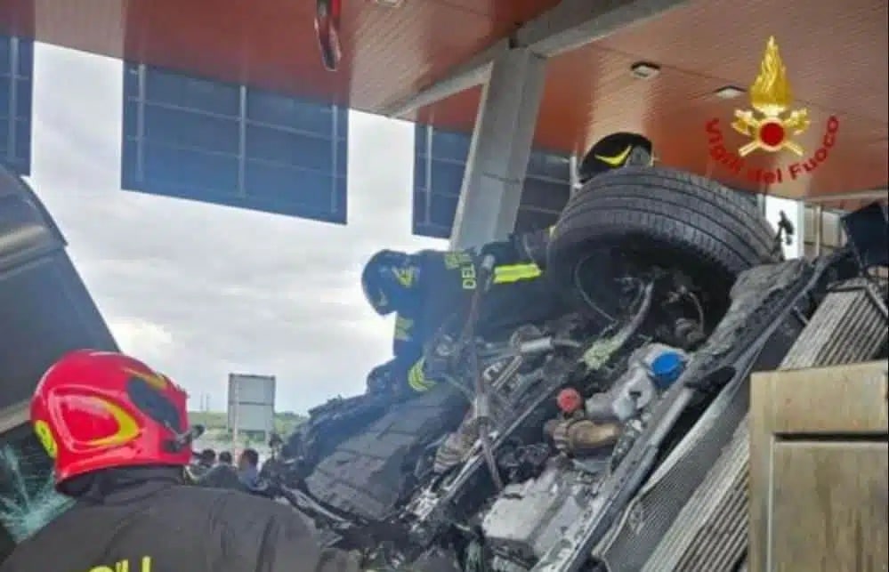 Incidente A12 Rosignano: nessun segno di frenata, ipotesi malore