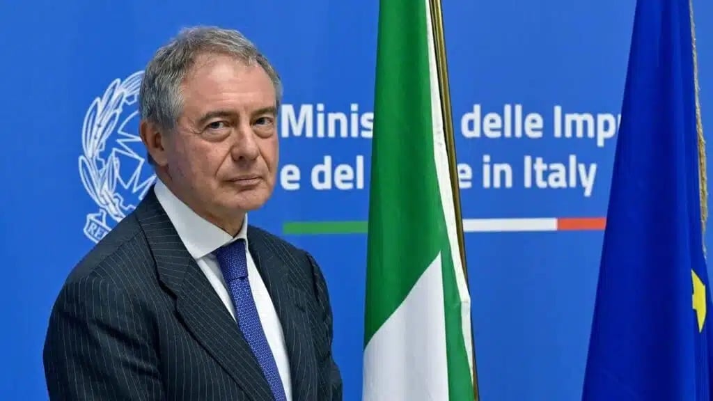 Incentivi auto | Adolfo Urso: “Allo studio un piano triennale”