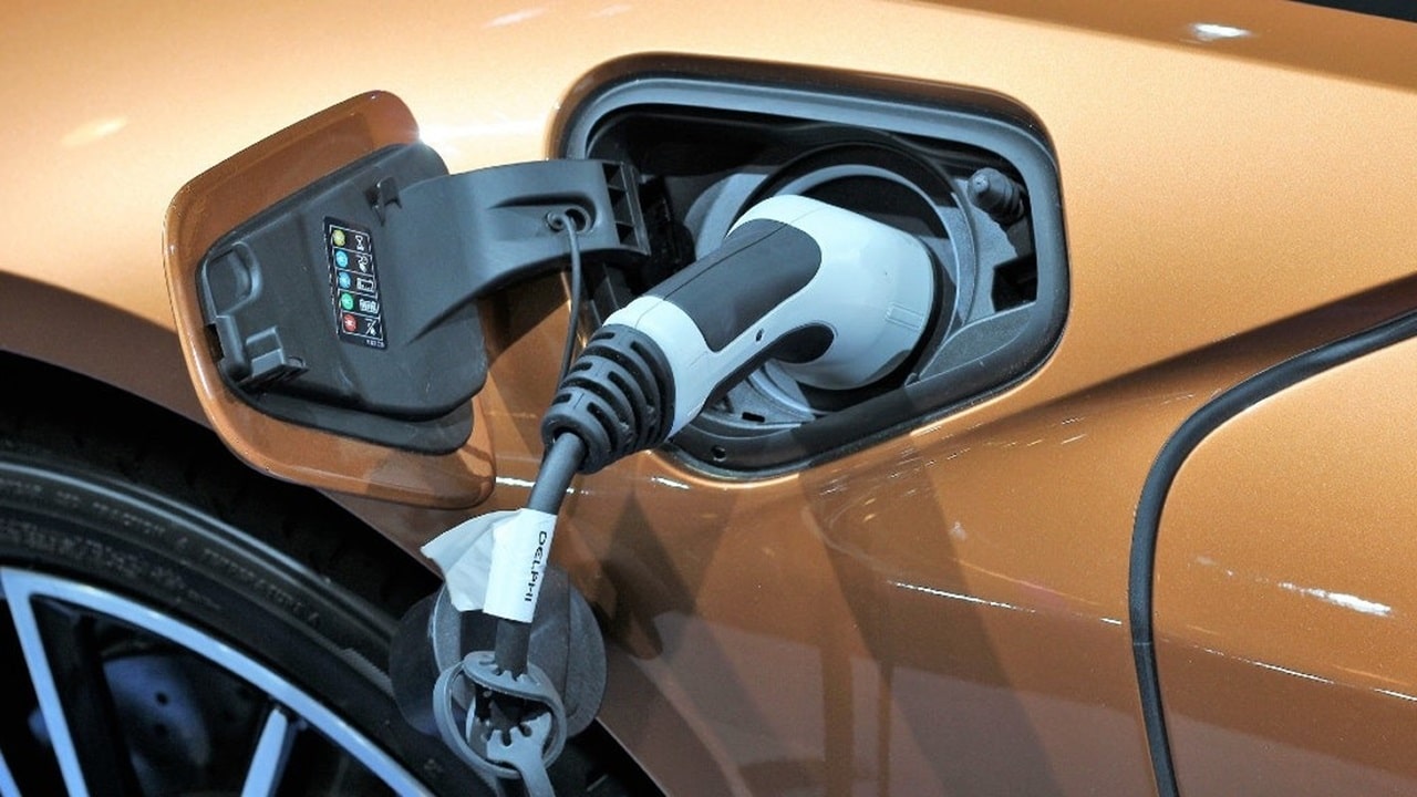 Auto elettriche: ecco come preservare le batterie in caso di caldo torrido