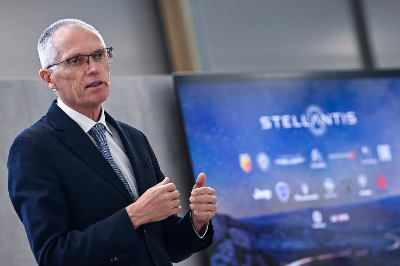 Stellantis: risultati deludenti nel primo semestre 2024, non si esclude la cessione di uno o più brand