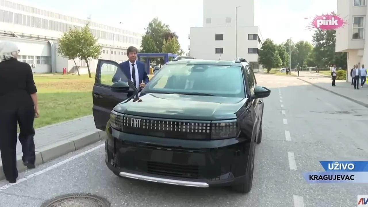 Fiat Grande Panda: eccola per la prima volta in nero [VIDEO]