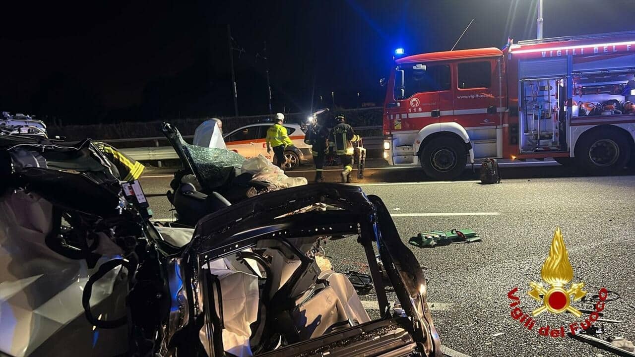 Furgone contromano sull’autostrada A4: devastante impatto con le altre auto