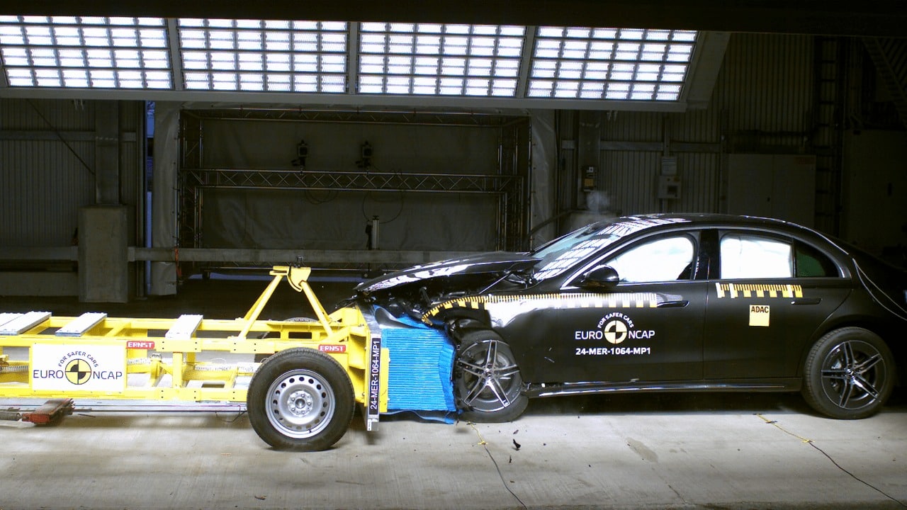 Mercedes-Benz Classe E: 5 stelle nei crash test di Euro NCAP [VIDEO]