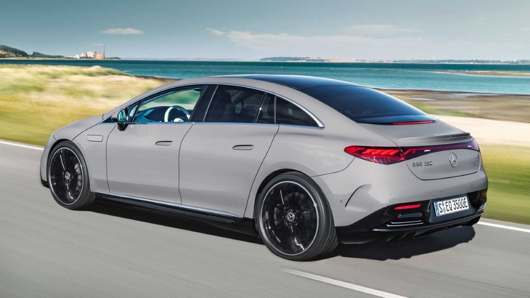 Mercedes EQE 2024: l’auto elettrica con un’ampia gamma di motorizzazioni. Prezzi e caratteristiche
