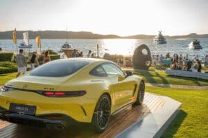 Mercedes-Maybach e Phi Beach, l’espressione del lusso della Stella pervade la Costa Smeralda [FOTO]