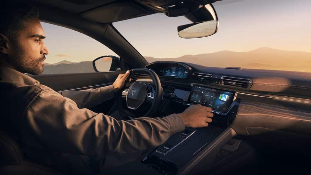 Peugeot 508 SW 2024: l'ampia gamma motori e le caratteristiche della station wagon