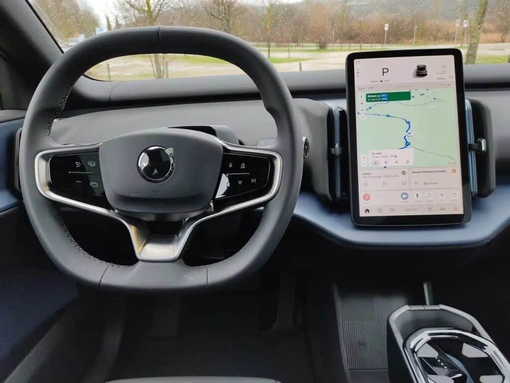Volvo EX30 2024: il SUV compatto elettrico per la mobilità urbana. Le sue caratteristiche