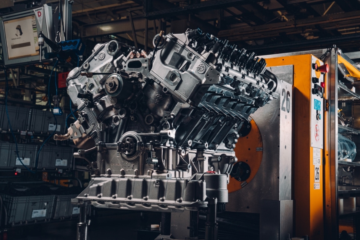 Il rombo si spegne: Bentley dice addio al suo cuore W12