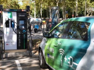 A Barcellona la metropolitana può ricaricare le auto elettriche