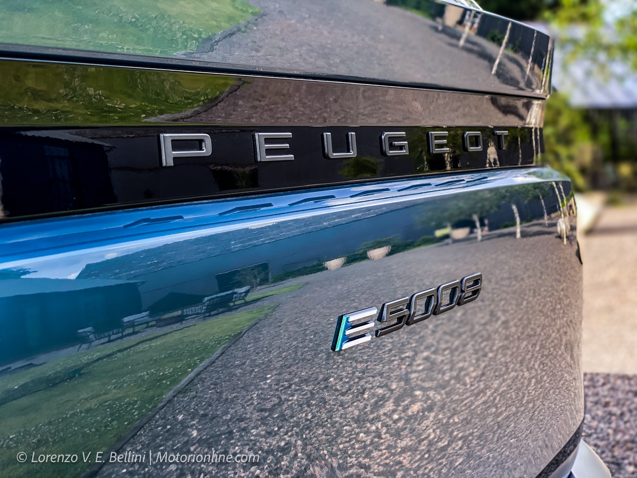 Peugeot E-5008 2024 elettrica