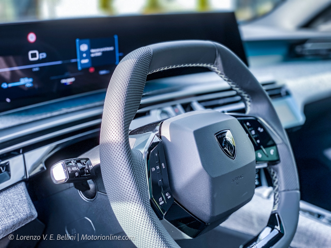 Peugeot E-5008 2024 - Volante i-Cockpit