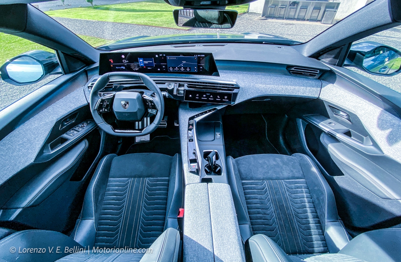 Peugeot E-5008 2024 - Interni