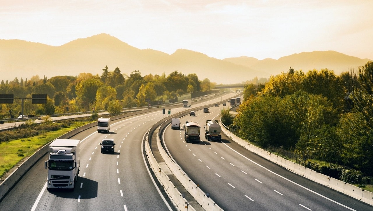 1 italiano su 2 partirà con l’auto per le vacanze estive: il 70% non userà telepedaggio