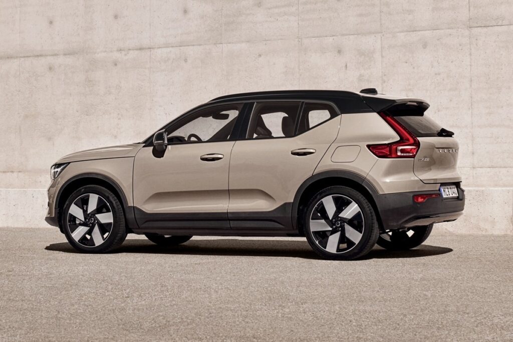 Volvo EX40 2024: l'elettrica che non passa inosservata. Le caratteristiche