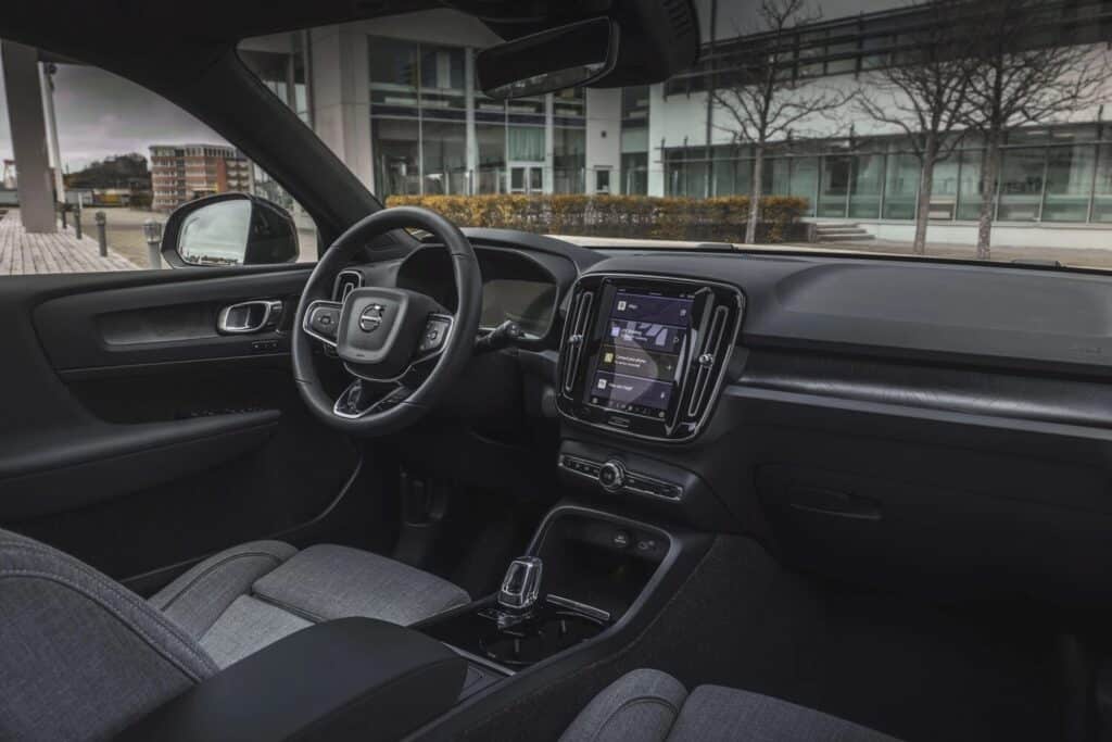 Volvo EX40 2024: l'elettrica che non passa inosservata. Le caratteristiche