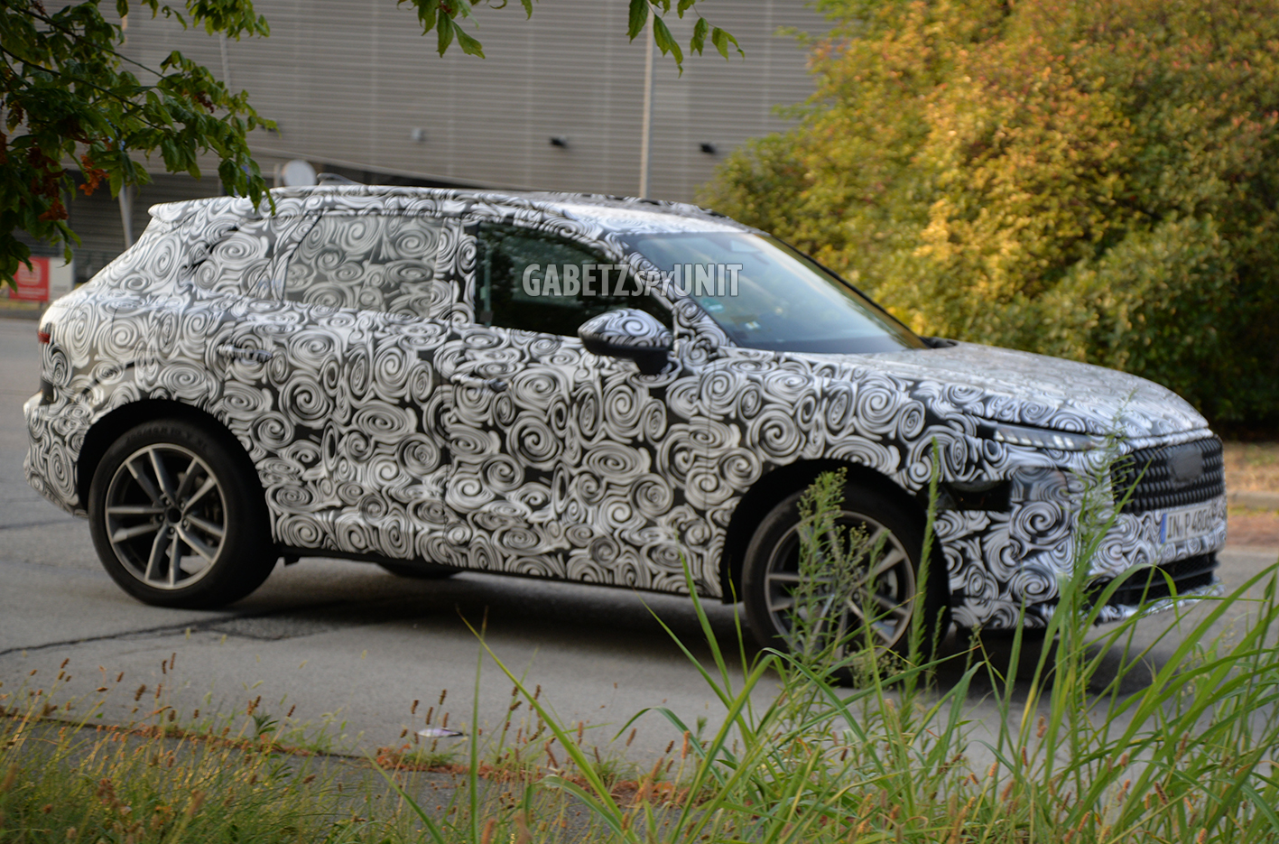 Nuova Audi Q3: avvistata la terza generazione durante i test su strada a Torino