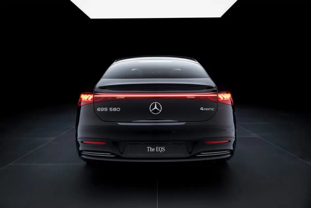 Mercedes EQS 2024: tecnologia, restyling e comfort