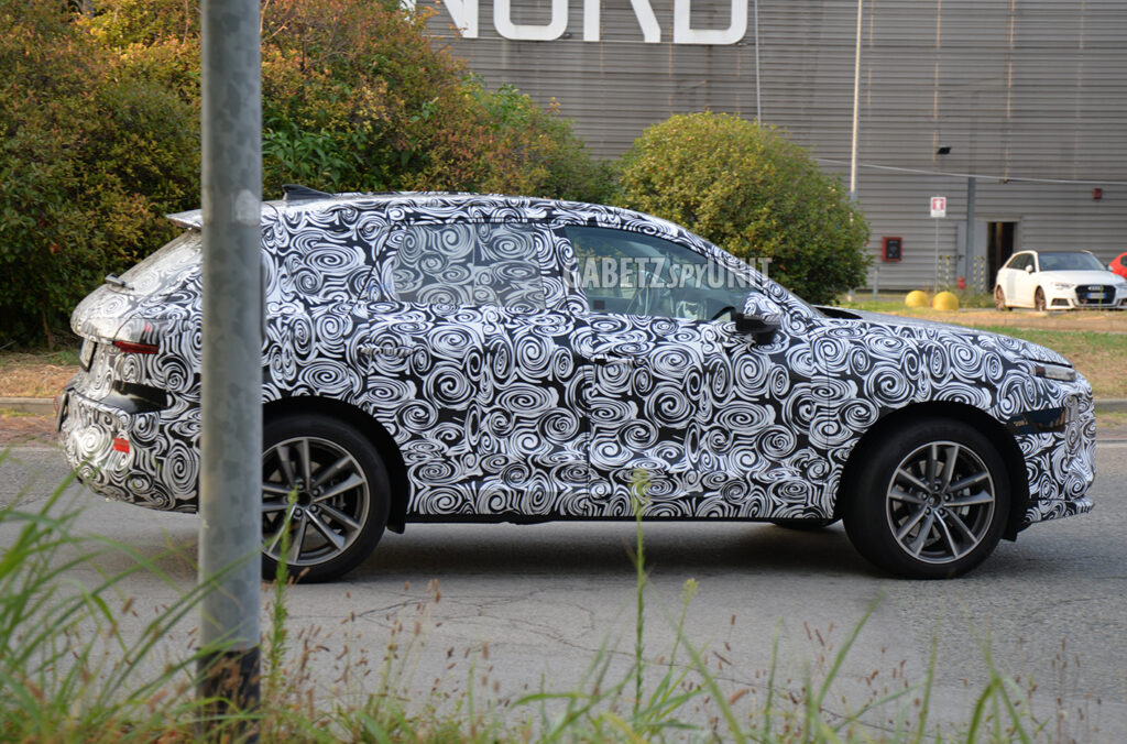 Nuova Audi Q3: avvistata la terza generazione durante i test su strada a Torino