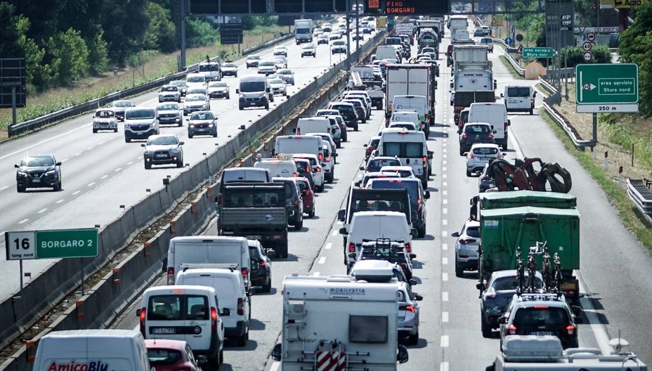 Assoutenti: oltre 500 euro per spostarsi in auto durante le vacanze estive