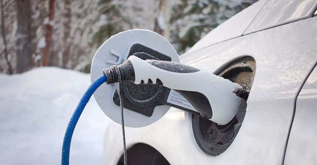 Startup cinese crea la batteria che si ricarica di 1000 km in sei minuti