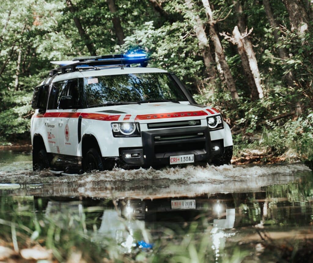 Defender celebra la partnership con British Red Cross che dura da 70 anni