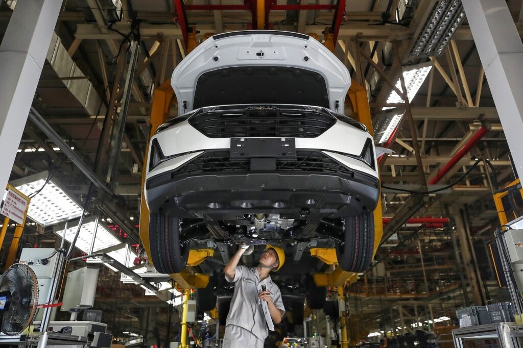 Auto cinesi in Italia: fino a 11.000 nuovi posti di lavoro secondo le stime