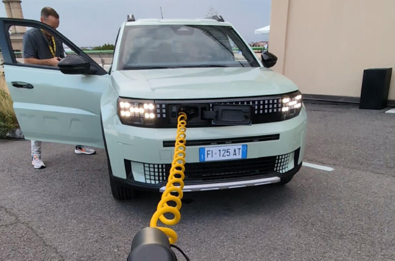 Fiat integrerà i cavi di ricarica nelle sue auto elettriche
