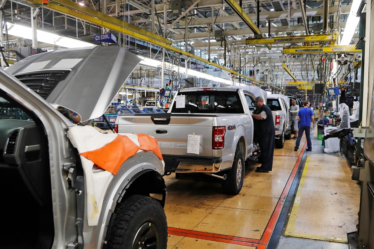 Ford: aumenti salariali superiori al 20% negli USA grazie a UAW