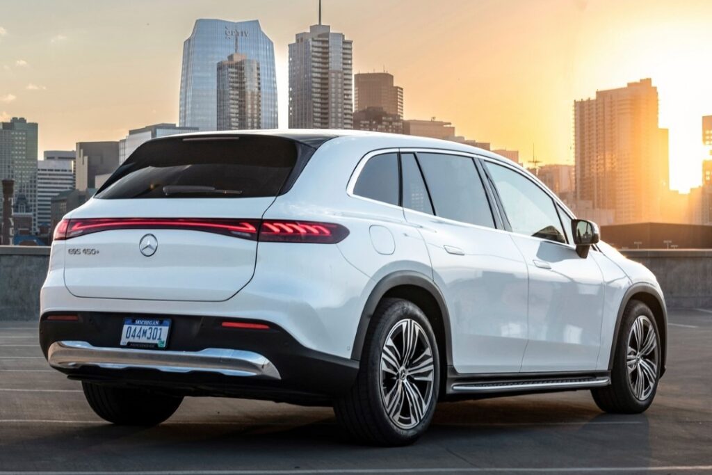 Mercedes EQS SUV 2024: design, motori e prezzi. Le caratteristiche
