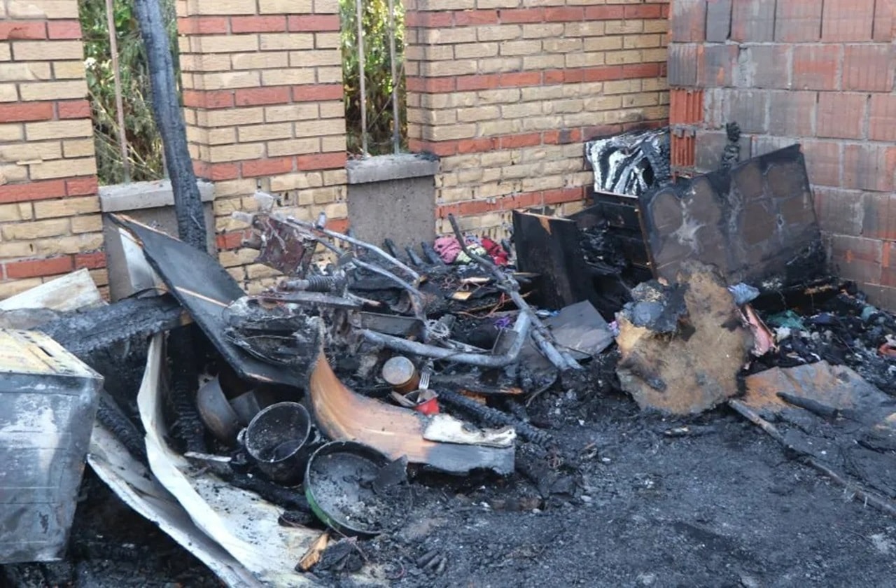 Scooter elettrico prende fuoco mentre è in carica: sterminata famiglia a Novi Sad