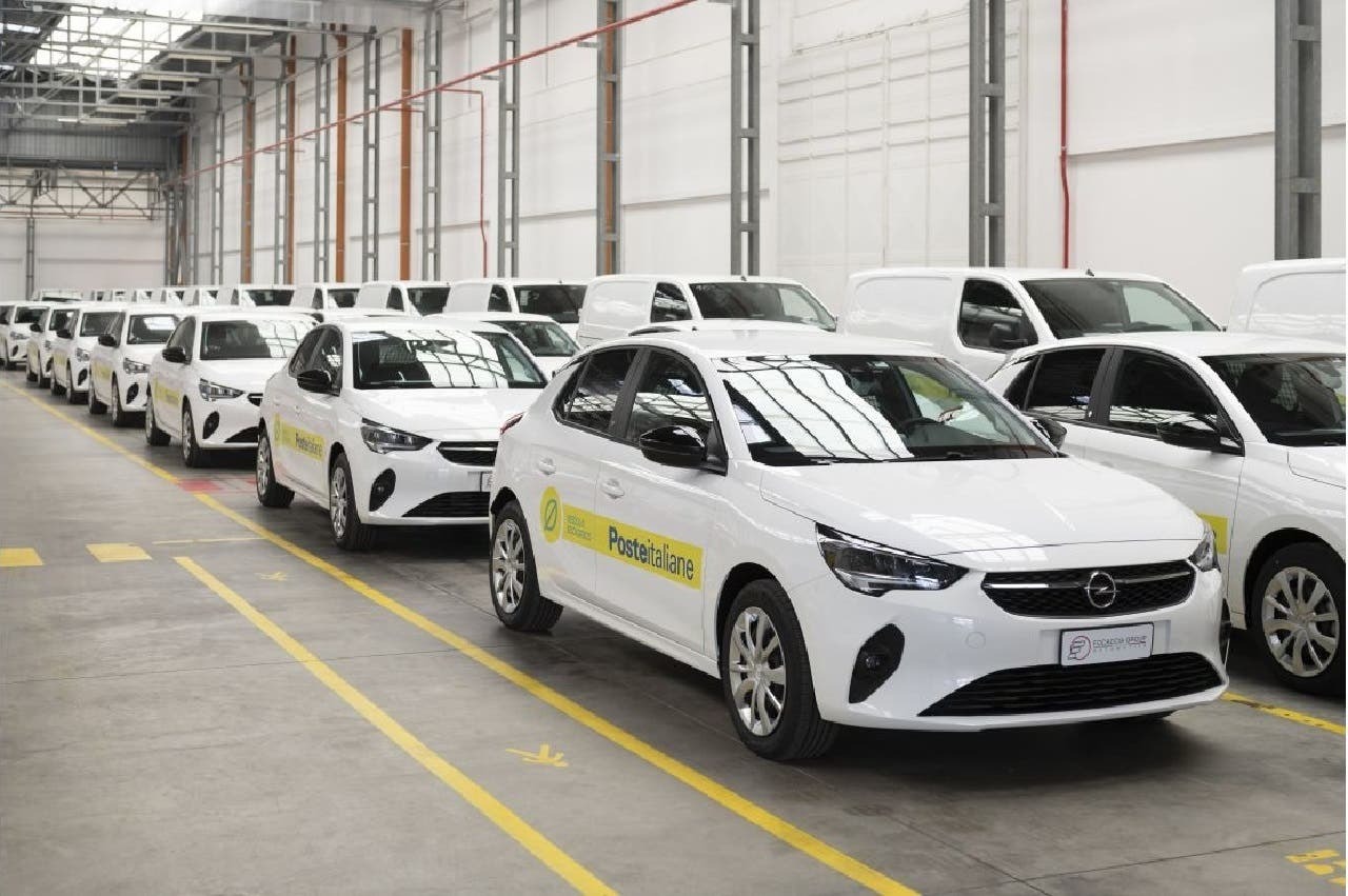 Poste Italiane lascia Stellantis: gestirà da sola il suo parco auto