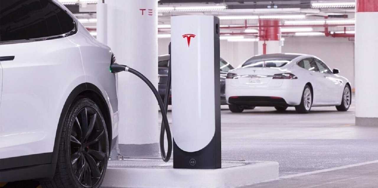 Tesla testa i Supercharger da oltre 320 kW