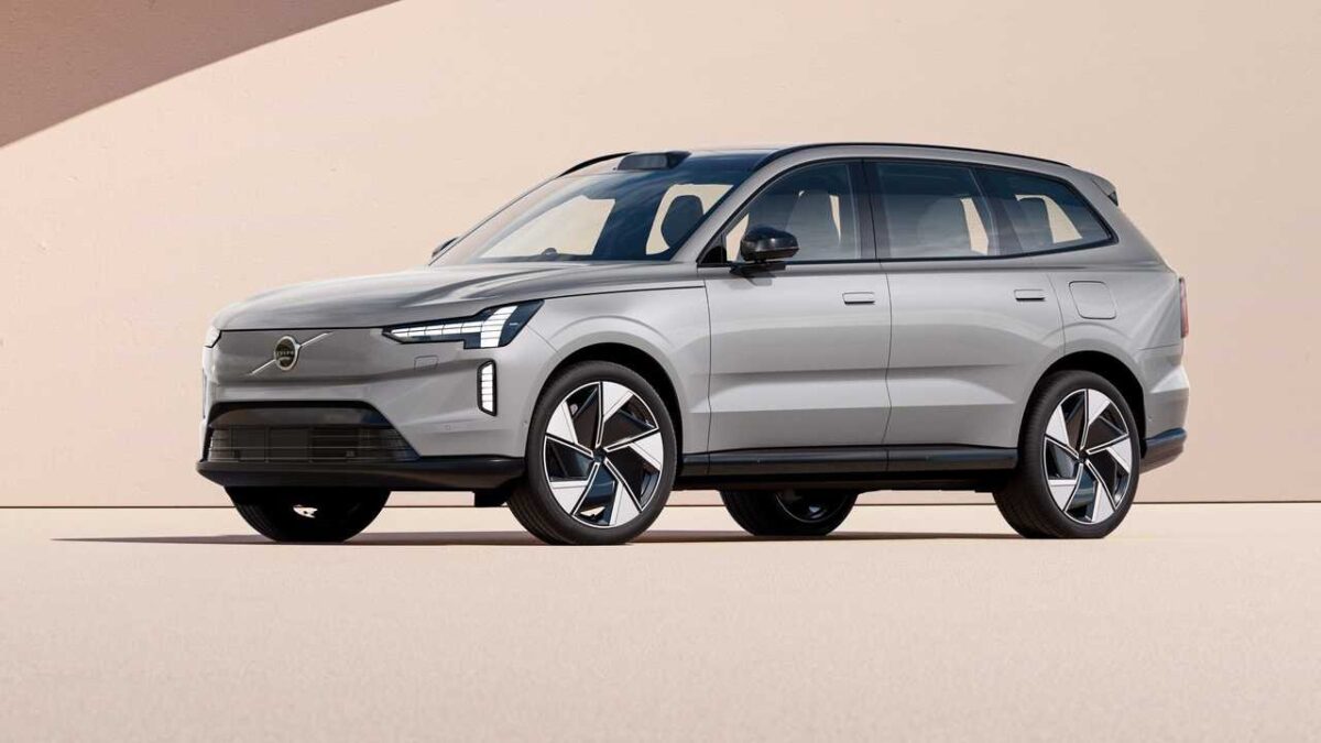 Volvo EX90 2024: il nuovo SUV elettrico di lusso. Le caratteristiche