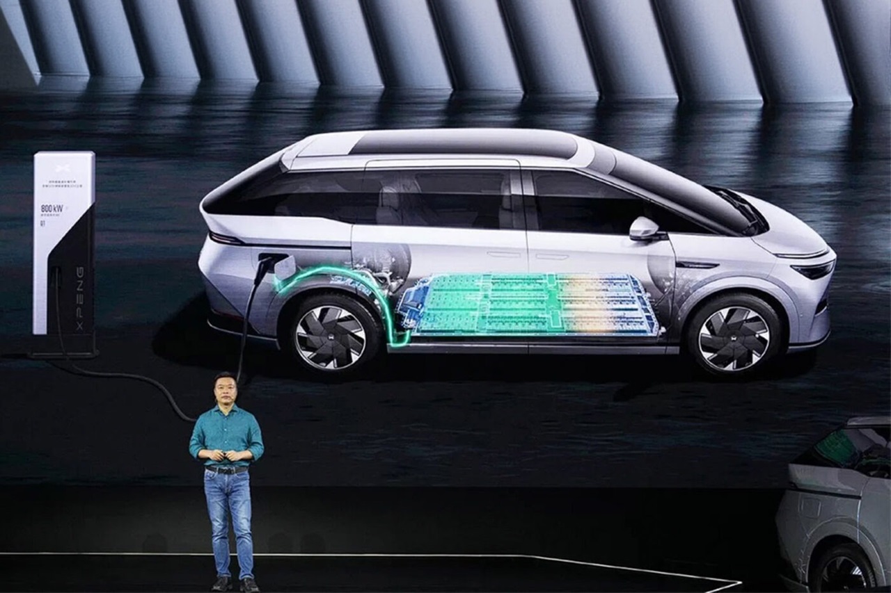 Xpeng annuncia le nuove colonnine che ricaricano 1 km al secondo